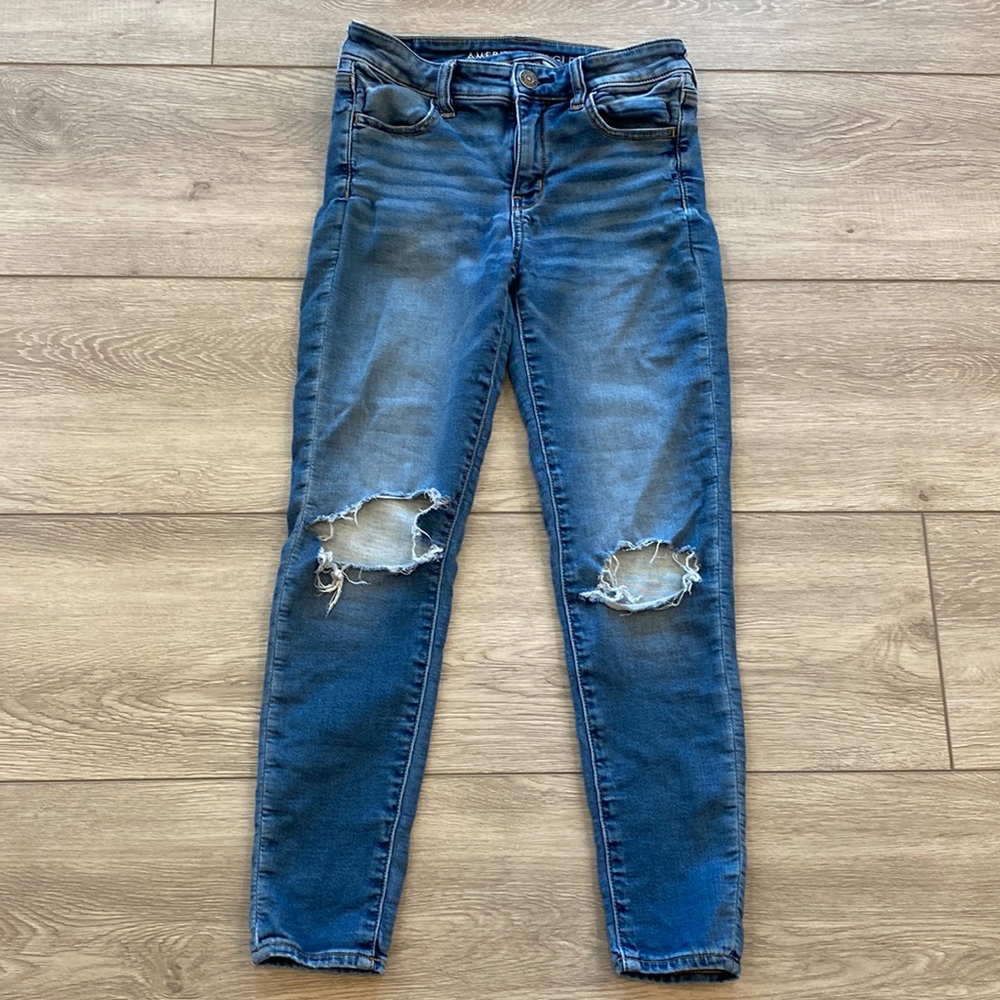 AMERICAN EAGLE OUTFITTER AEO NEXT LEVEL STRETCH DISTRESSED JEGGINGS SIZE 4 SHORT